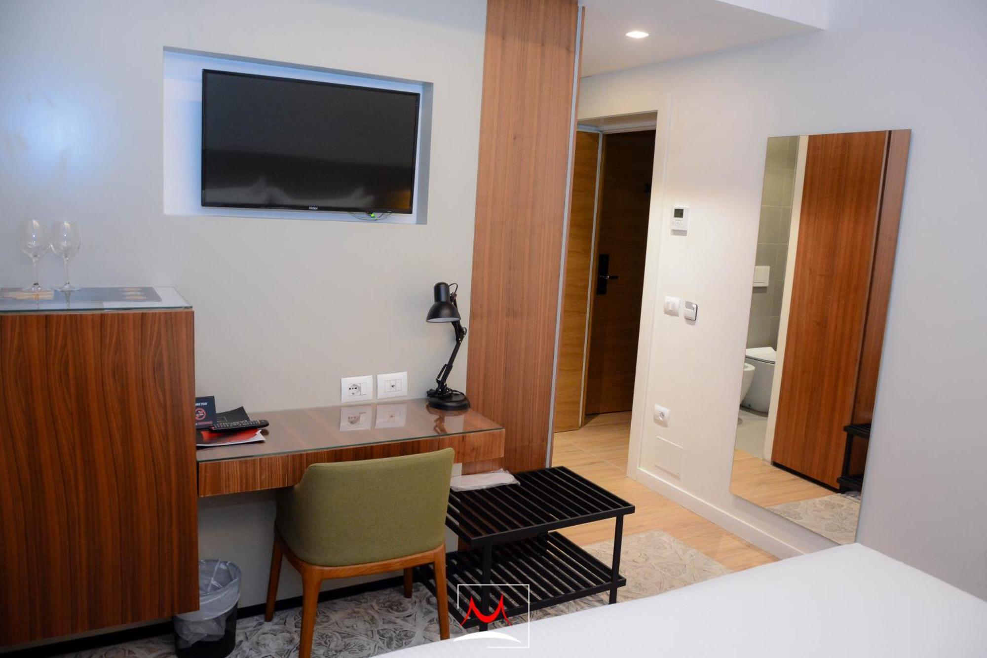 Hotel Theatro- City Center Tirana Exterior photo