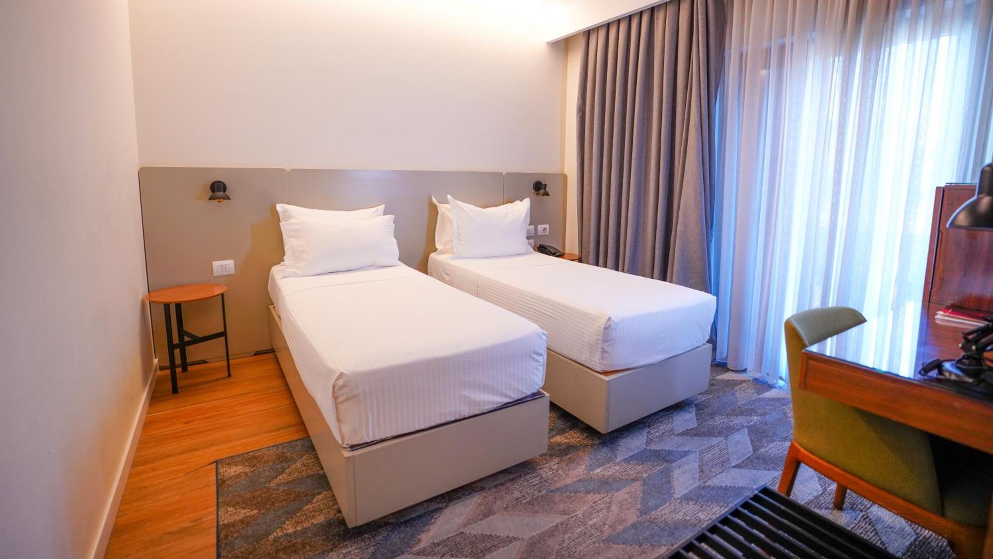 Hotel Theatro- City Center Tirana Exterior photo