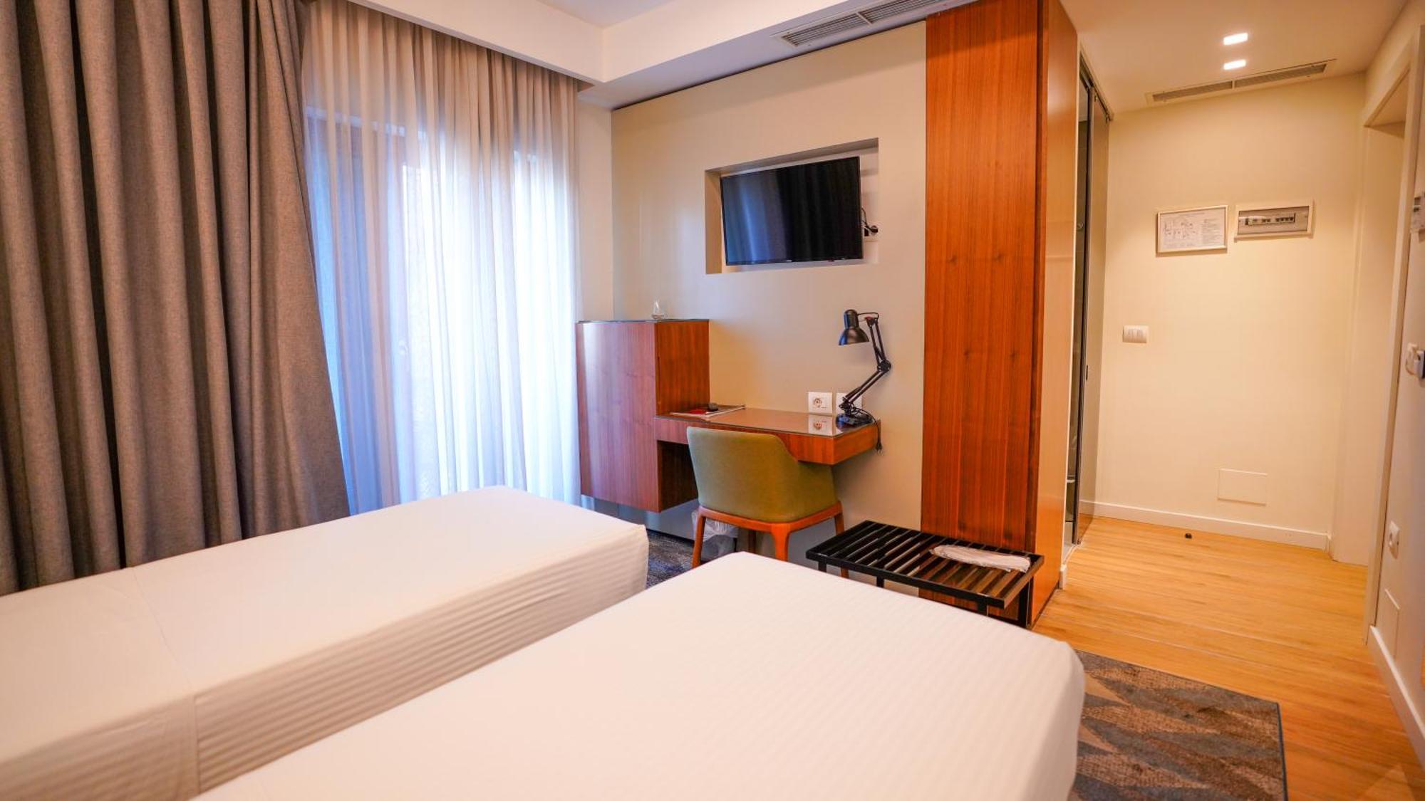 Hotel Theatro- City Center Tirana Exterior photo